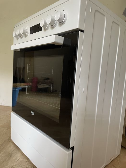 Продам духовку Beko