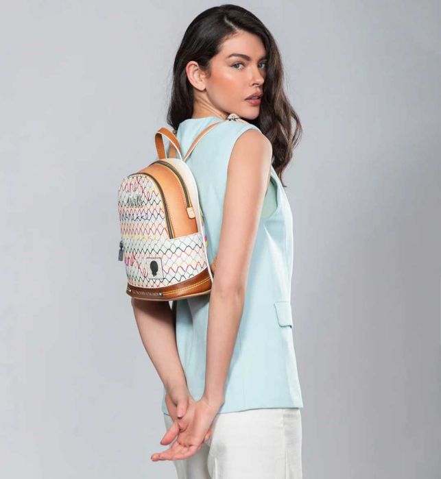 Прекрасна раничка на Anekke, Aneke, Анеке