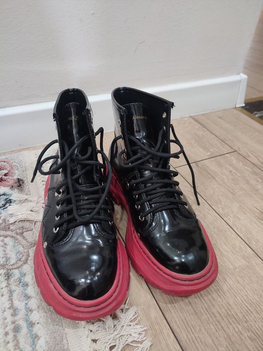 Сапоги одевали пару раз