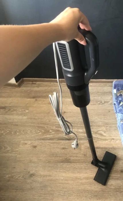 кабелна вертикална прахосмукачка Simplus