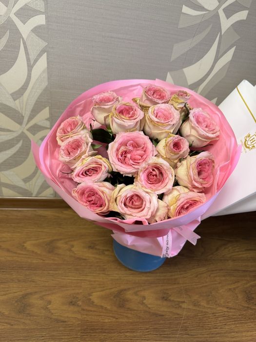 Цветы красные и розовые