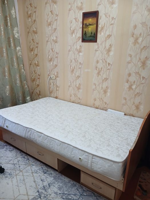 Продам кровать 1,5 с матрасом