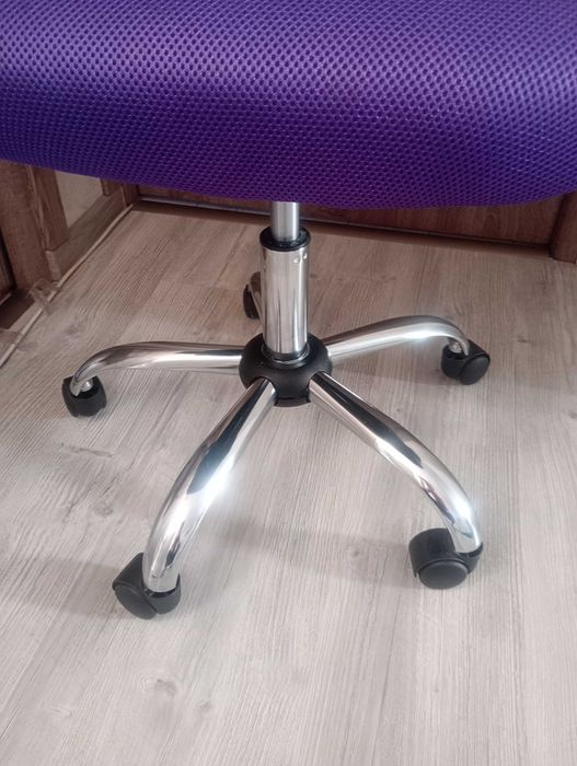 Scaun de birou rotativ
