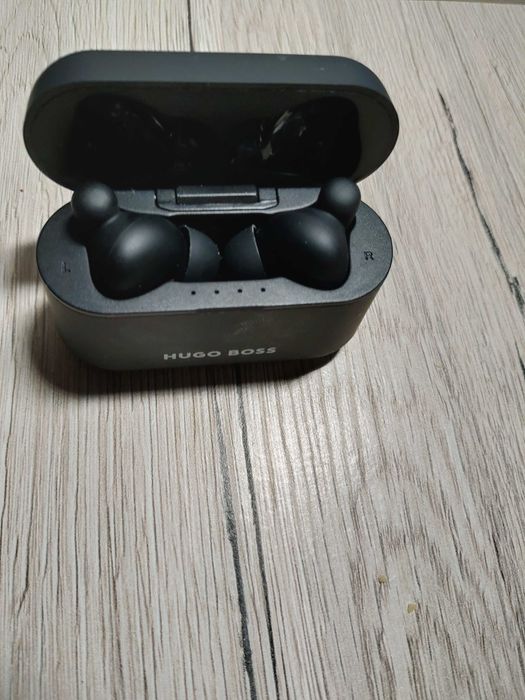 Căști bluetooth marca Hugo Boss