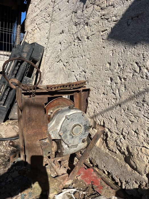 Troliu mecanic de tras lemne pentru tractor 445.