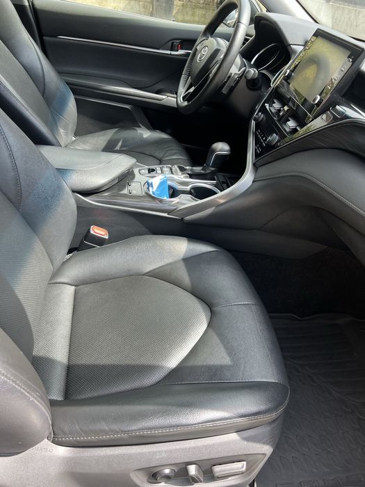 Vând Toyota Camry, anul 2022.