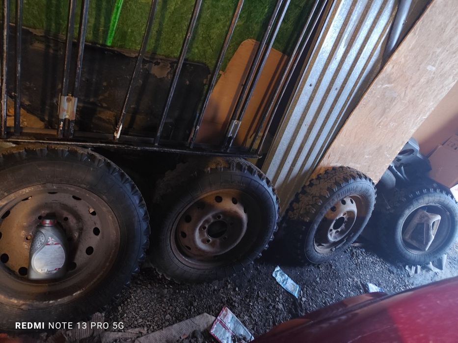 Продам на ниву резину на дисках