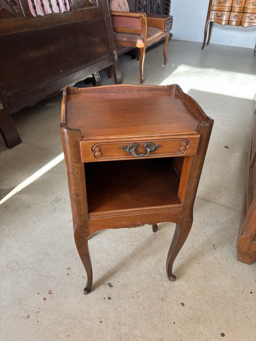 Нощно шкафче Луи 15