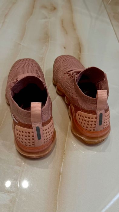 Nike дамски маратонки в розово
