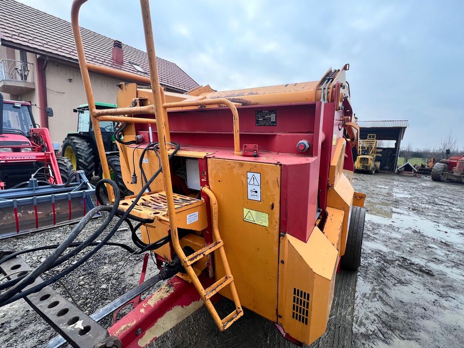 Remorca tehnologica distribuitor ziloz tocator baloti paie fîn