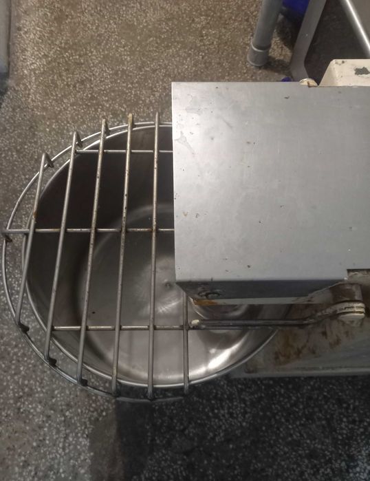 Професионална Тестомесачка 20л трифазна.