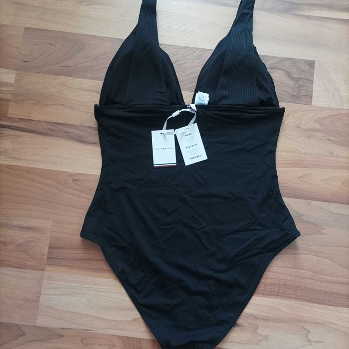 Tommy Hilfiger M/L цял бански