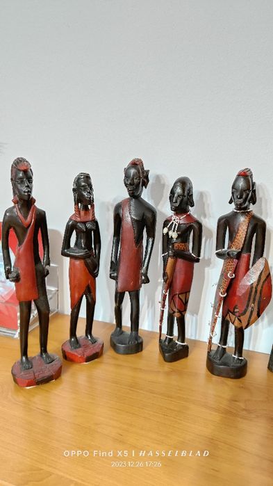 Vând statuete africane lucrate manual!