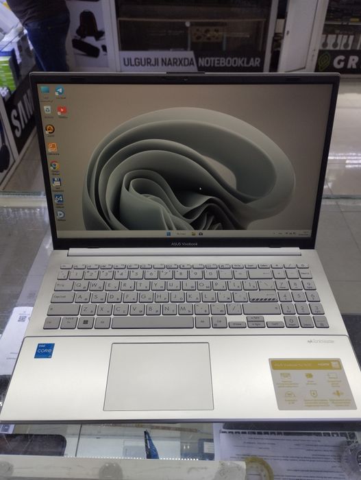 Asus vivobook. 15.6"