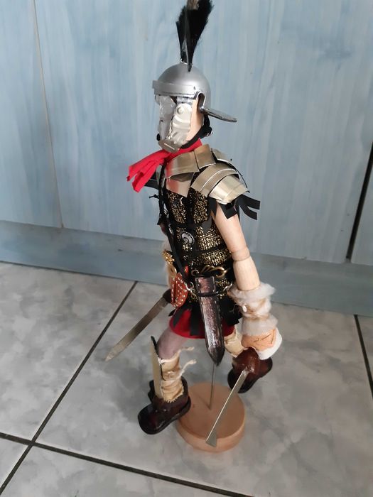 Figurina centurion Roma articulat 30cm cu echipament realizat manual
