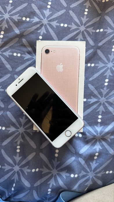 Продаю Iphone 7