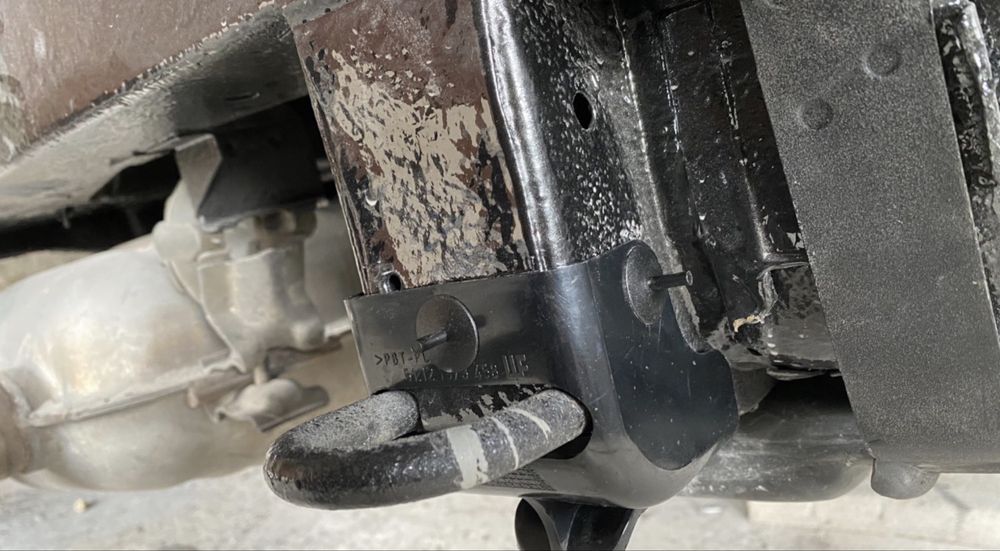 Крепление заднего бампера на БМВ Е34