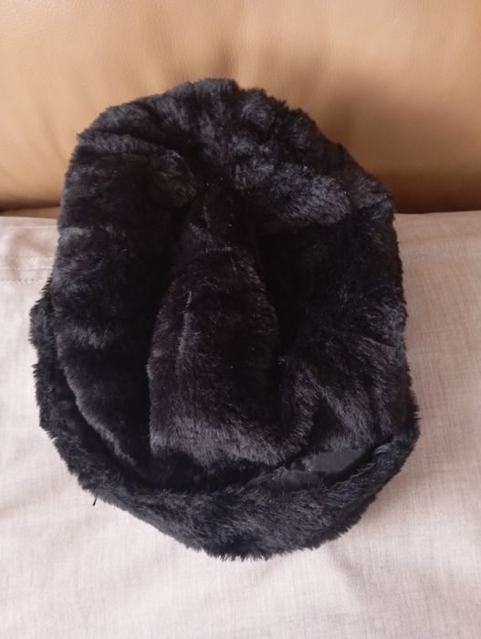 Красива стилна Дамска Винтидж шапка мека и пухкава