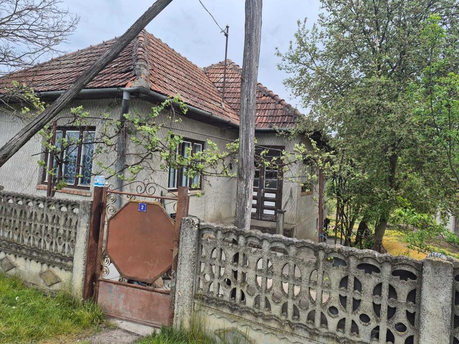 Casa batraneasca si tereren intravilan 2.760 mp cu utilități