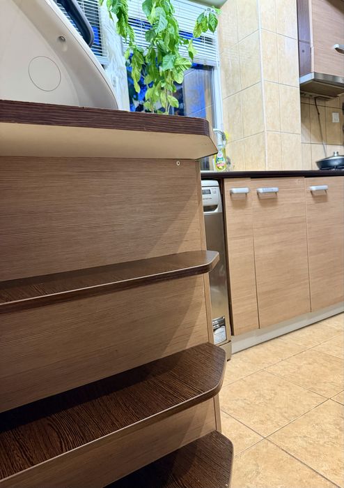 Vand mobila bucatarie cu cuptor, plită pe gaz, hota, chiuvetă+ insula