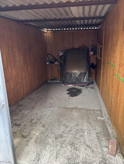Garaj de închiriat – 18 m², ideal pentru mașină sau depozitare