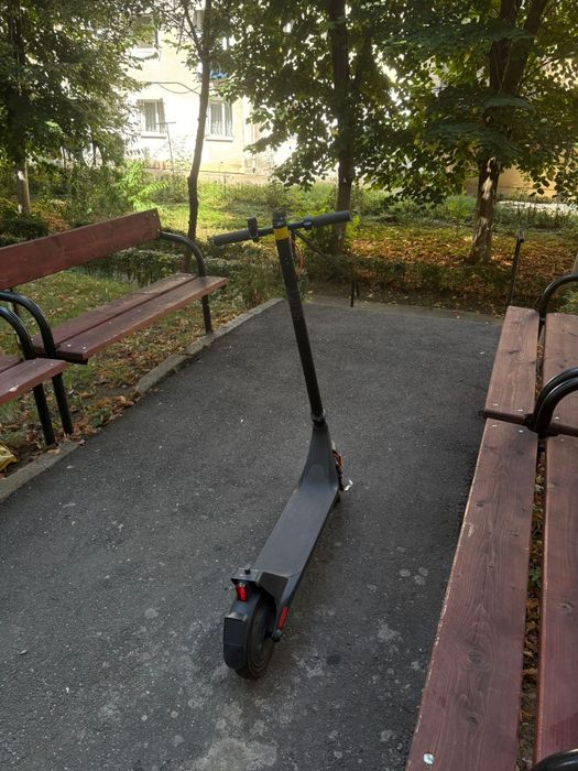 Vând trotineta electrica Xiaomi 4 lite