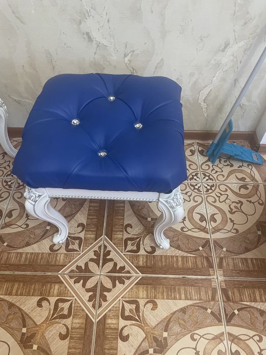 Продам Диван сдвумя банкетками