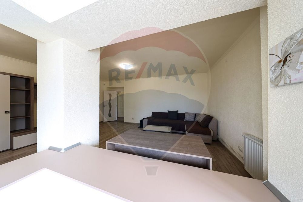 Apartament cu 4 camere de închiriat în zona Centrul Civic