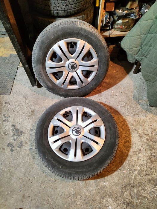 Продавам 4бр 15 цола железни джанти 5*112 и оригинални тасове за шкода