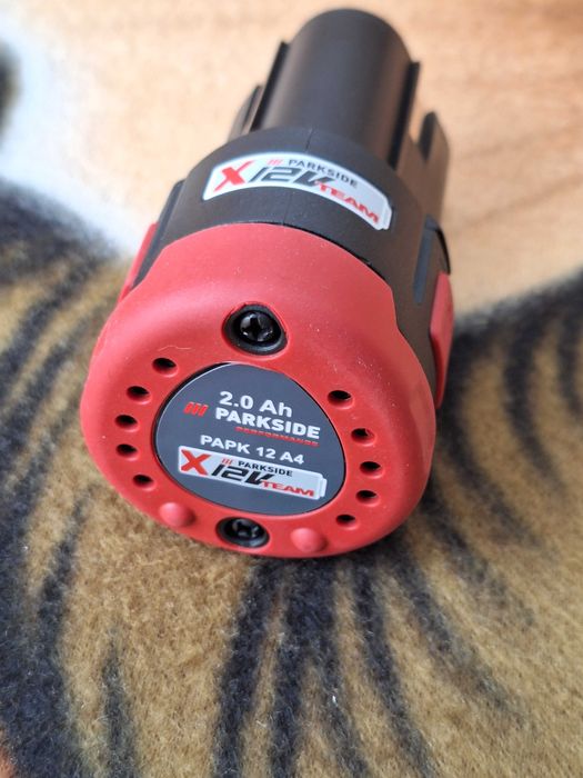 Acumulator litiu-ion de 12 V și 2 Ah,  din seria X 12 V Team,  model  Parkside PAPK 12 A4