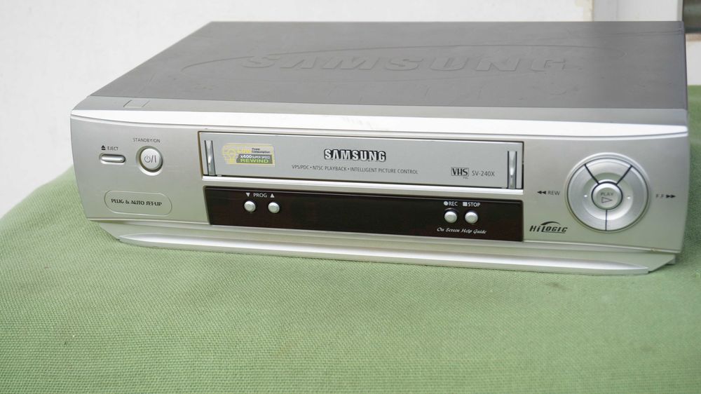 Video recorder VHS marca Samsung model SV-240X