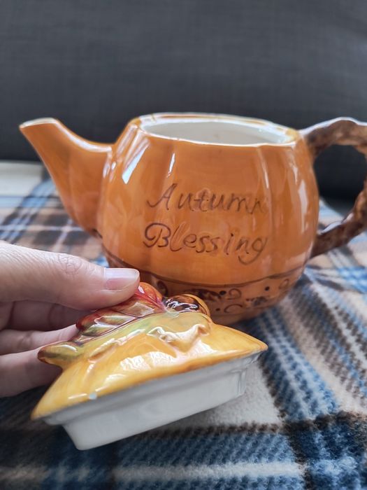 Декорации, чайник, коледен свещник, коледни чаши