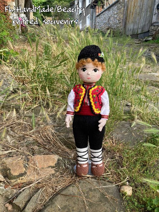 Кукли в народни носии