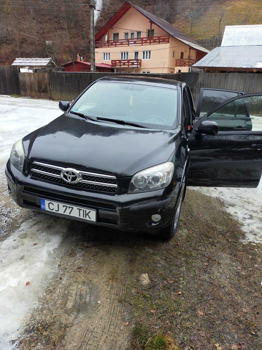 Vând Toyota RAV4