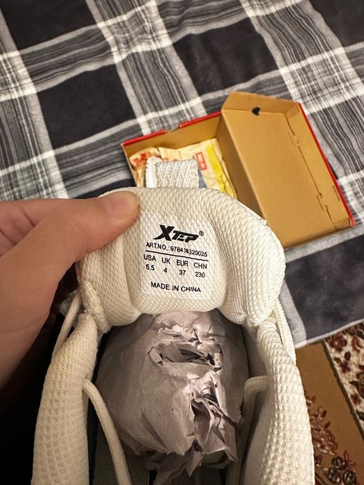 Белые кроссовки Xtep