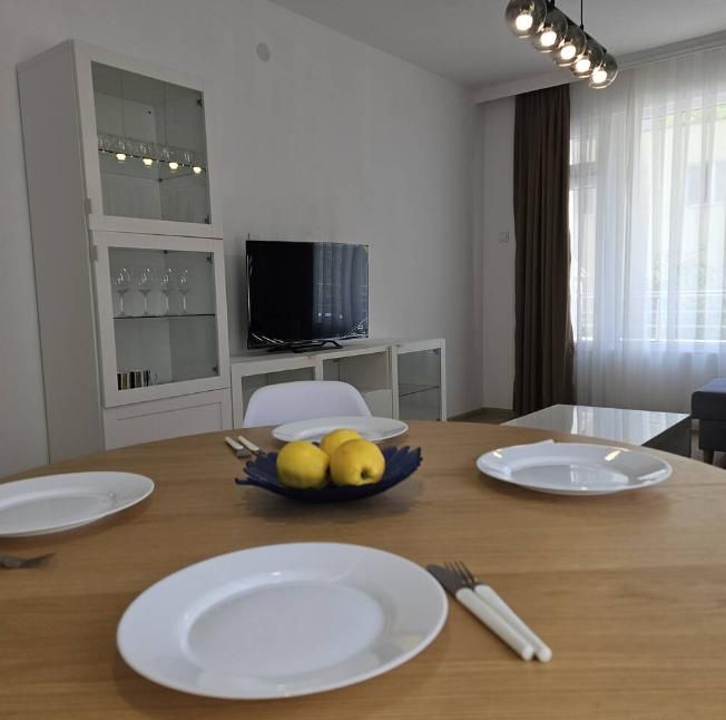 Дава се под наем Тристаен апартамент в Пловдив, Център - 91 кв.м за 650 € - Снимка #2