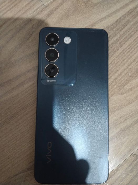 Телефон vivo Y100