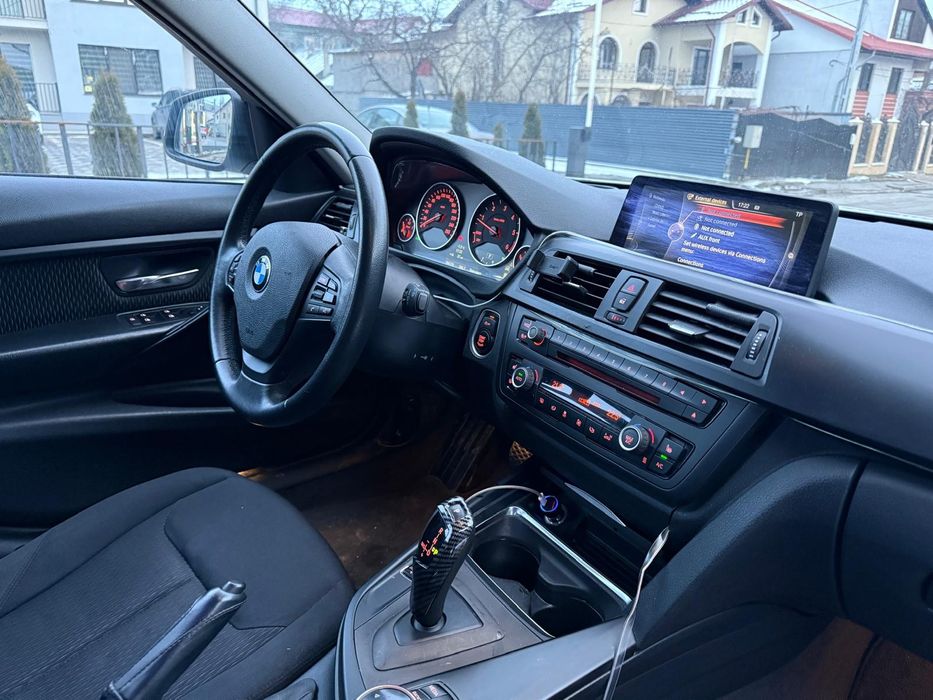 Dezmembrez seria3 F30/F31 /Plansa bord/ Casetă/Volan stanga