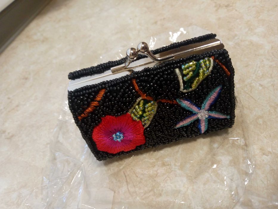 Новый футляр-шкатулка для украшений и маленьких подарков