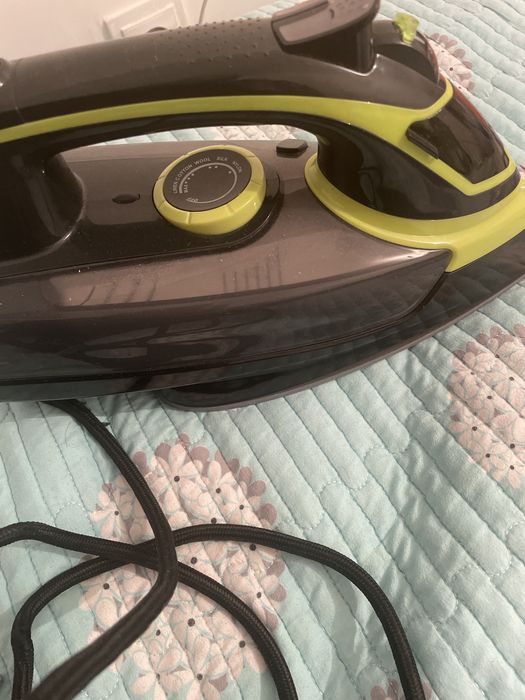 Утюг проводной ………