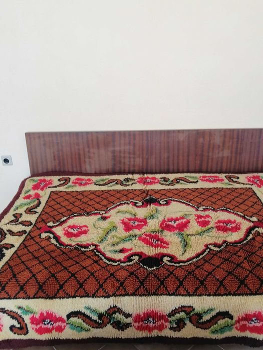 Вълнен китеник с макове