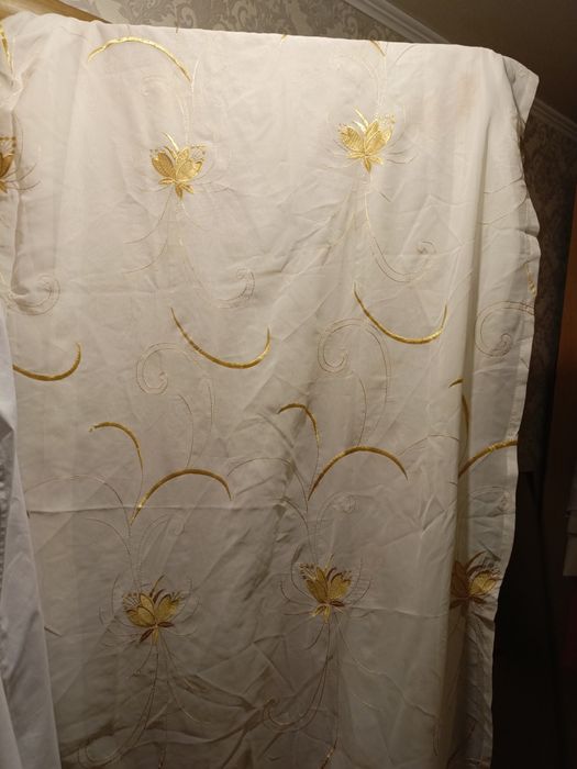 Тюль, шторы в хорошем состоянии