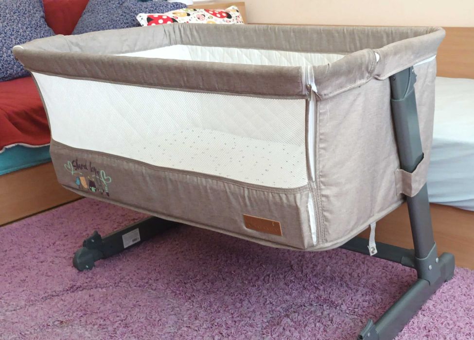 Бебешко легло/кошче next to me