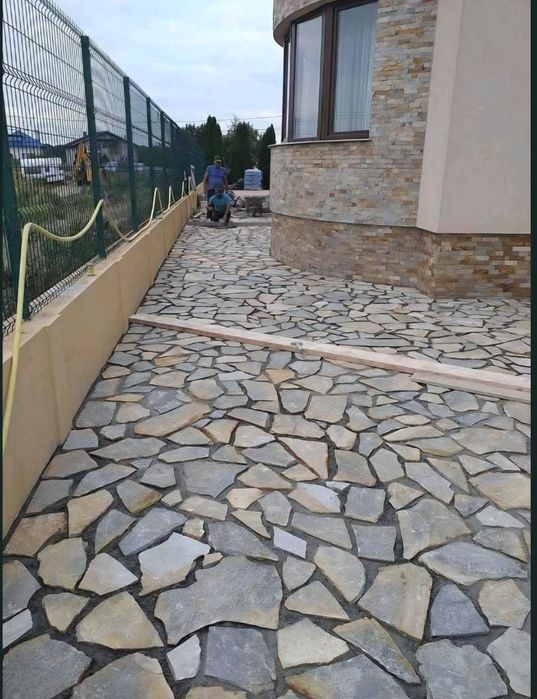 Vând piatră naturală de munte poligonală și montez