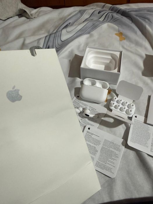 Vând AirPods 3 Pro – produs primit cadou, dar pe care nu îl folosesc, așa că prefer să îl vând.