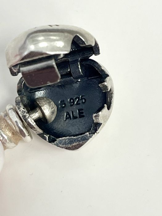 Сребърна гривна Пандора с талисмани