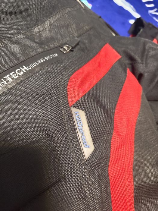 Geacă moto HEYBERRY(Germania). Mărimea M/50. Full protecții, ventilată și impermeabila plus mesada interioara.