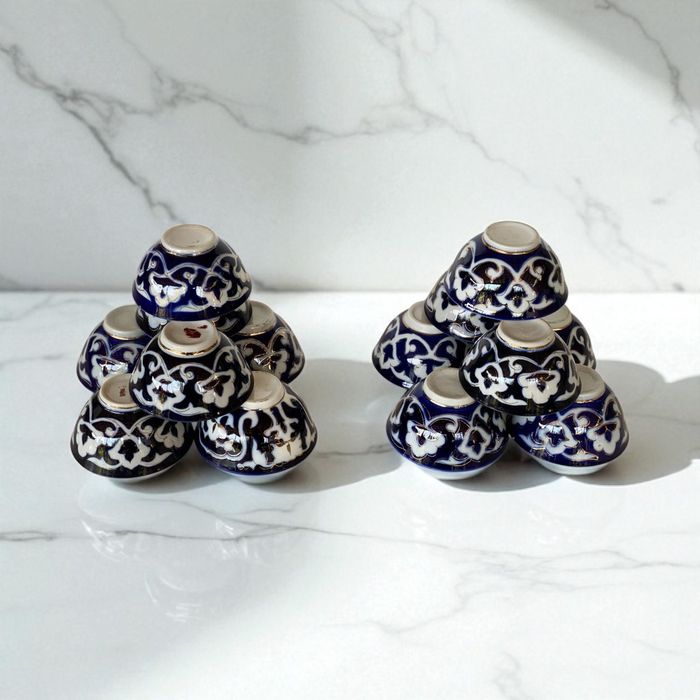 Чиройли қўлда нақшланган чой пиёлалар тўплами