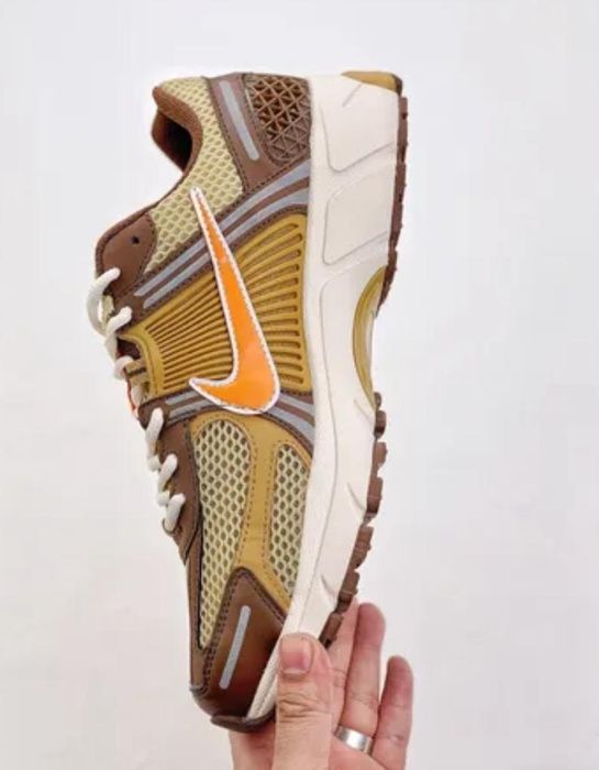 Заголовок: Кроссовки Nike Zoom Vomero 5 — Новые / Размеры 42, 43