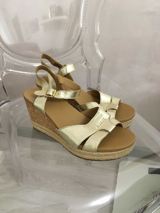 UGG сандали в златисто 39
